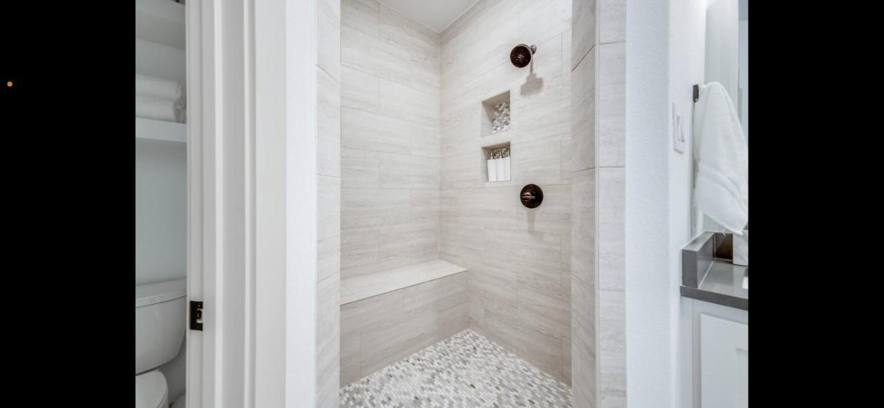 Stylish Townhome Near At&T Stadium, Globe Life, Six Flags & More Арлингтон Экстерьер фото