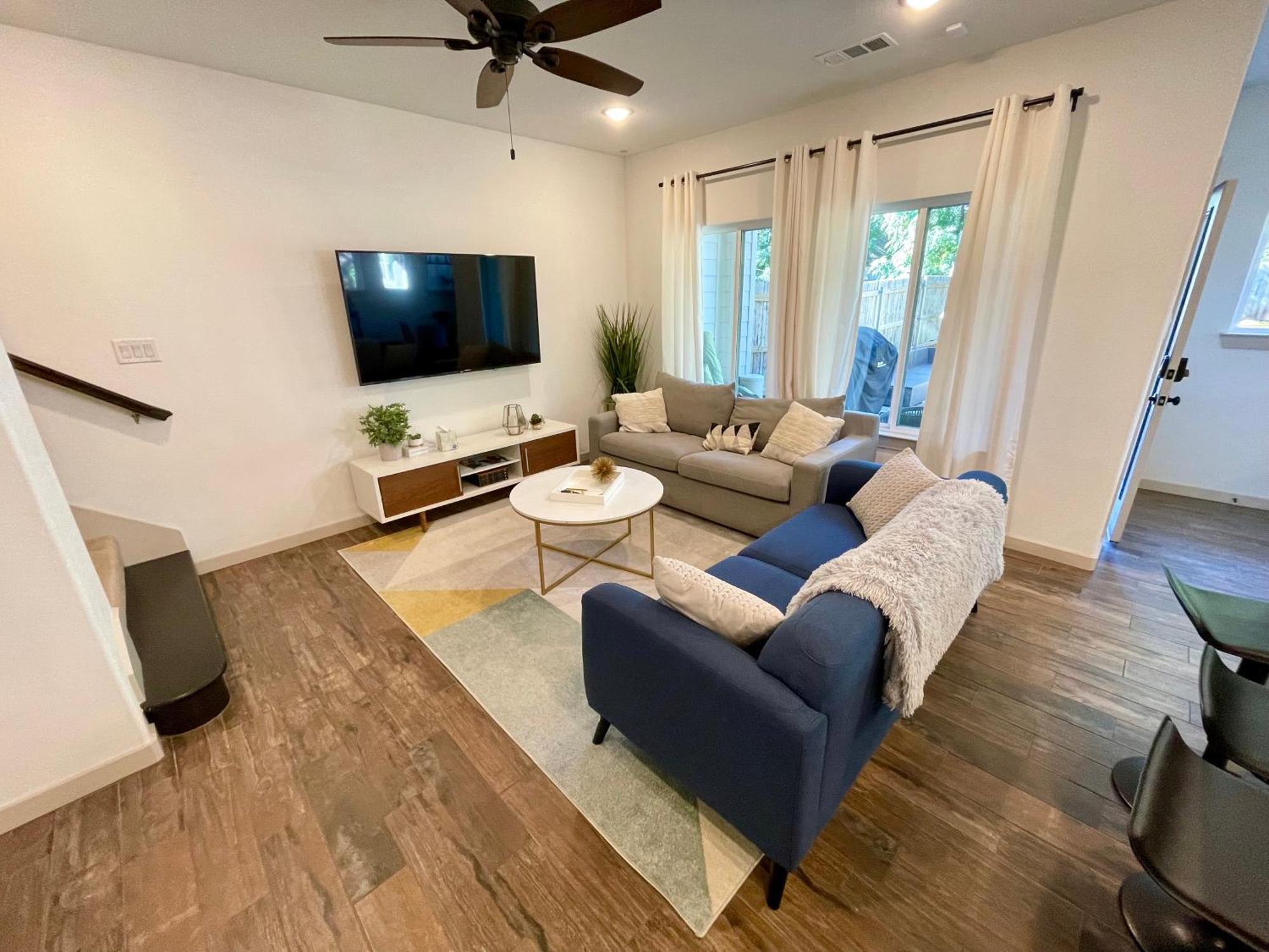 Stylish Townhome Near At&T Stadium, Globe Life, Six Flags & More Арлингтон Экстерьер фото